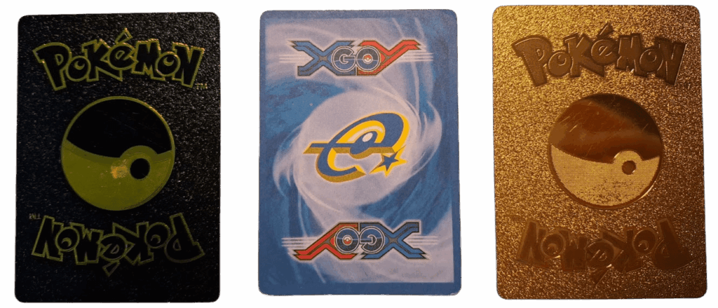 Abgebildet sind drei gefälschte Pokemon Sammelkarten: zwei Pokémon-Karten mit Yin-Yang-Motiven auf schwarz-goldenem Hintergrund und eine blau-weiße EX Dragon Frontiers-Karte in der Mitte.