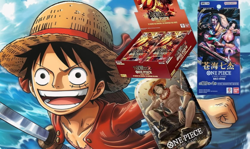Das Bild zeigt Luffy aus „One Piece“ im Hintergrund, während im Vordergrund verschiedene Schachteln und Dosen des „One Piece“-Sammelkartenspiels zu sehen sind.